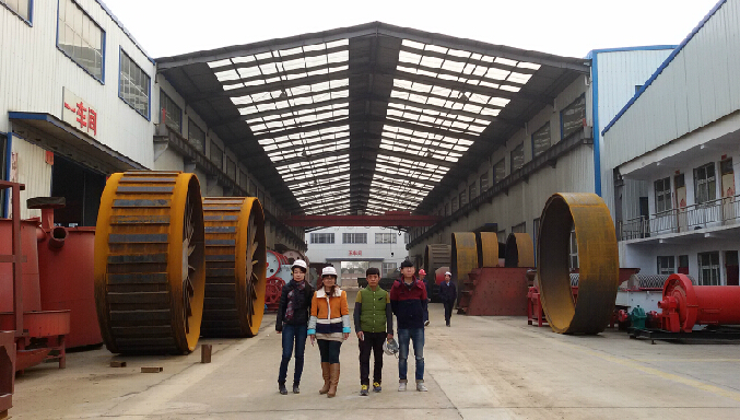 豫暉電子商務(wù)部參觀車間員工合影留念